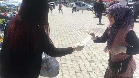 Gelecek Partisi maske dağıttı