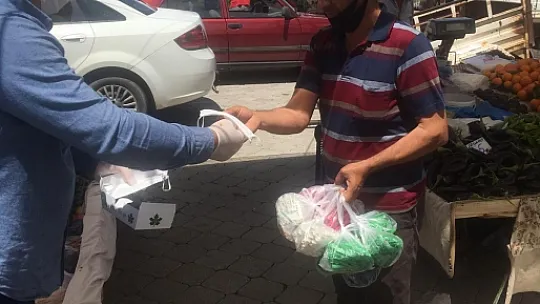Gelecek Partisi maske dağıttı