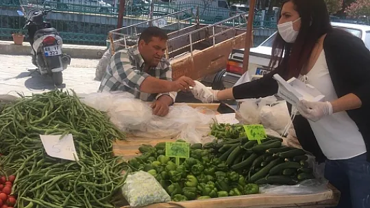 Gelecek Partisi maske dağıttı