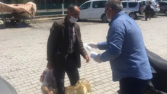Gelecek Partisi maske dağıttı
