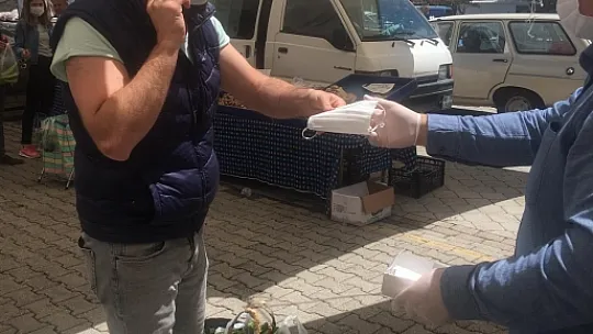 Gelecek Partisi maske dağıttı