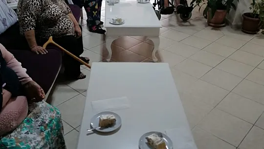 Huzurevinde Anneler Günü Kutlandı