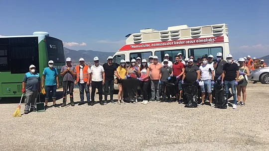 CHP GENÇLİK KOLLARI'NDAN ÇEVRE TEMİZLİĞİ 