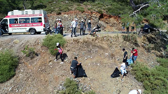 CHP GENÇLİK KOLLARI'NDAN ÇEVRE TEMİZLİĞİ 