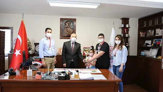 Birinciler ödülünü aldı