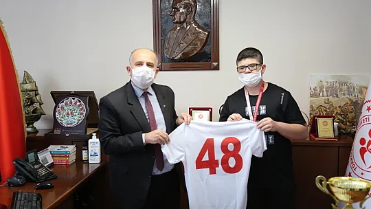 Birinciler ödülünü aldı