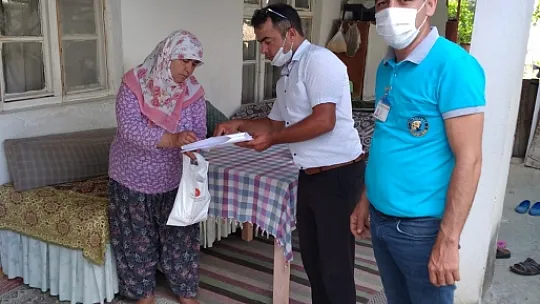 SEYDİKEMER'DE 65 YAŞ ÜSTÜ VATANDAŞLARA MASKE VE KOLONYA DAĞITIMI DEVAM EDİYOR