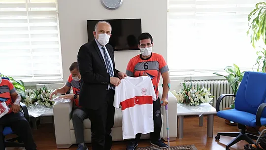 Bedensel Engelliler Oturarak Voleybol Takımı Süper Lig'de