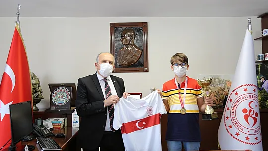 Online Halk Oyunları birincileri ödüllerini aldı