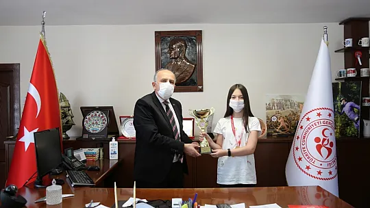 Online Halk Oyunları birincileri ödüllerini aldı