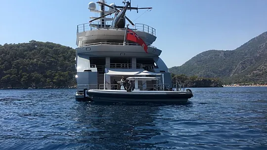 RUS MİLYARDERİN YÜZEN SARAYI ÖLÜDENİZ'DE
