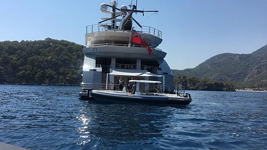 RUS MİLYARDERİN YÜZEN SARAYI ÖLÜDENİZ'DE