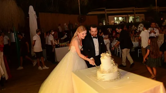 SELÇUK VE ÜLGEN AİLELERİNİN EN MUTLU GECESİ