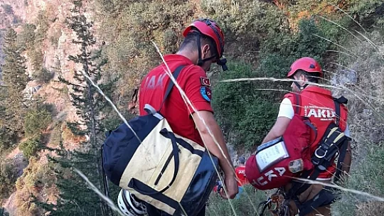 AKUT ve JAK ekibi tatilciyi kurtardı