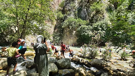 SAKLIKENT KANYONUNA YERLİ TURİSTLER AKIN EDİYOR