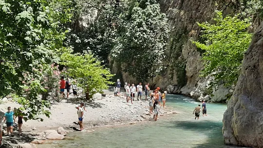 SAKLIKENT KANYONUNA YERLİ TURİSTLER AKIN EDİYOR