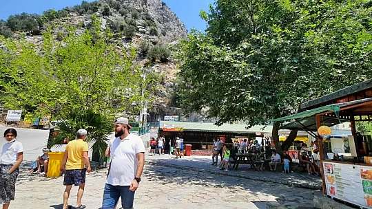 SAKLIKENT KANYONUNA YERLİ TURİSTLER AKIN EDİYOR