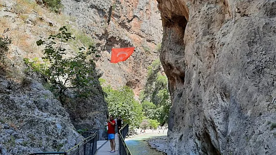 SAKLIKENT KANYONUNA YERLİ TURİSTLER AKIN EDİYOR