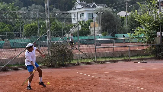 MİLLİ TENİSÇİLERİ GÖCEK KAMPINDA ZİYARET ETTİ