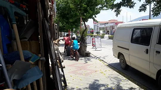 KÜÇÜK MUCİDİN ESERİ İLGİ ÇEKİYOR 