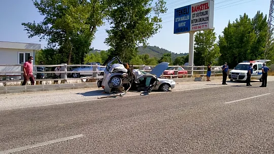 SEYDİKEMER'DE İLGİNÇ KAZA 2 YARALI