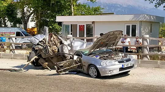 SEYDİKEMER'DE İLGİNÇ KAZA 2 YARALI