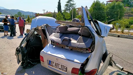 SEYDİKEMER'DE İLGİNÇ KAZA 2 YARALI