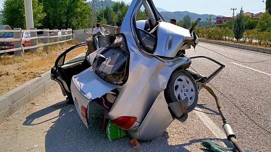 SEYDİKEMER'DE İLGİNÇ KAZA 2 YARALI