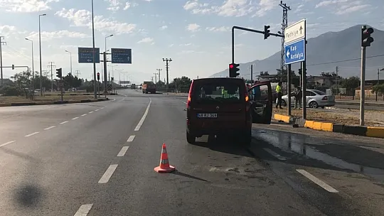 Kamyonetle Çarpışan Motosikletin Sürücüsü Öldü