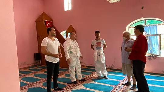 CHP'Lİ DEMİR, GENÇLERLE CAMİ BOYADI