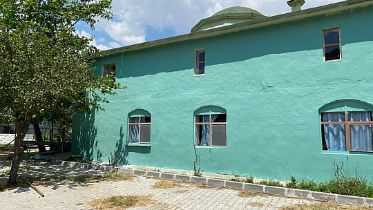 CHP'Lİ DEMİR, GENÇLERLE CAMİ BOYADI