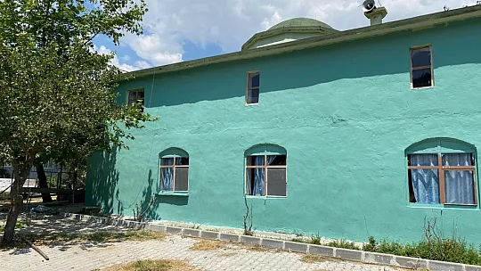 CHP'Lİ DEMİR, GENÇLERLE CAMİ BOYADI