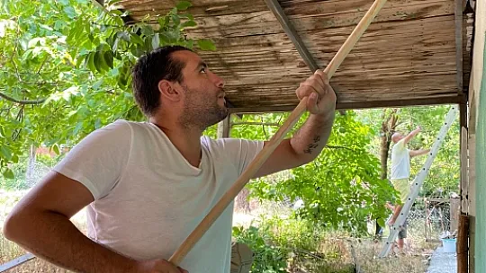 CHP'Lİ DEMİR, GENÇLERLE CAMİ BOYADI