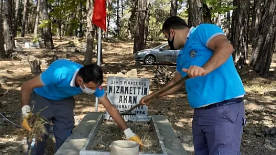 17 Şehidimizin Mezarlıklarında Temizlik Ve Bakım İşlemi Yapıldı