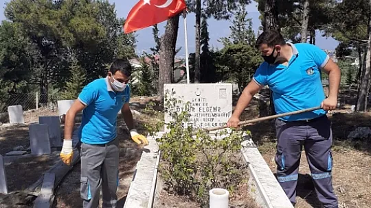 17 Şehidimizin Mezarlıklarında Temizlik Ve Bakım İşlemi Yapıldı