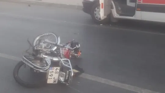 Ambulansın çarptığı motosiklet sürücüsü hayatını kaybetti