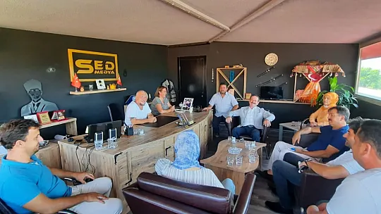 Öztürk, 'Gazeteciler toplumun gözü kulağıdır' 