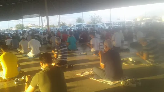 Kurban kesim yerlerinde yoğunluk yaşandı