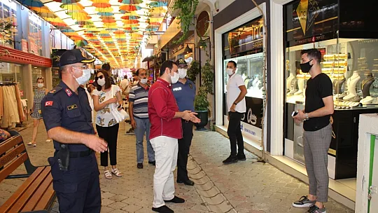 Fethiye'de maske ve sosyal mesafe denetimi