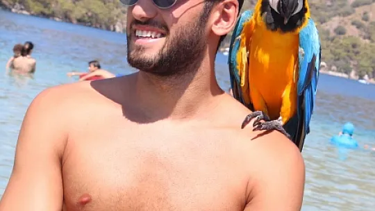 HAKAN ÇALHANOĞLU, ÖLÜDENİZ'DE TATİL YAPTI
