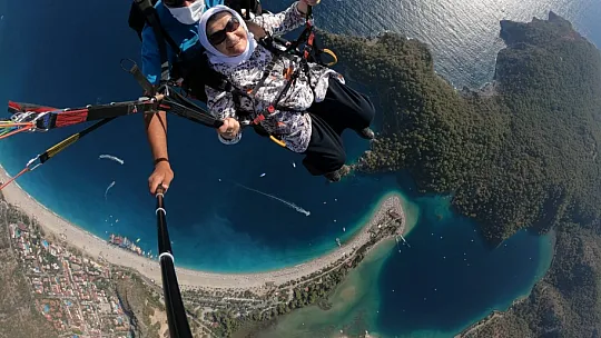 UÇTU UÇTU DÜRİYE NİNE UÇTU