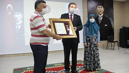 Şehit yakınları ve Gazilere Devlet Övünç Madalyası verildi