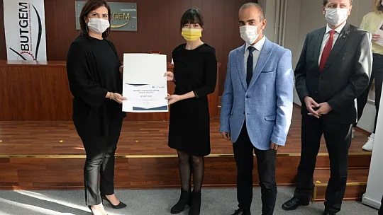 GAZETECİ ADAYLARI SERTİFİKALARINI ALDI