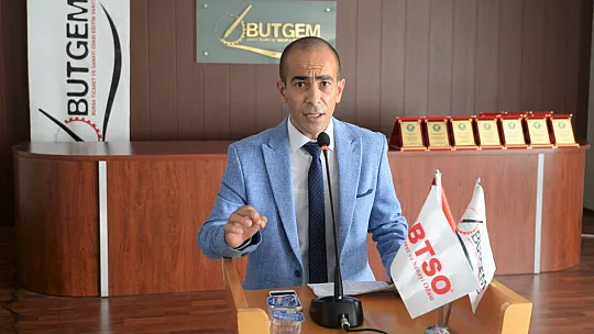 GAZETECİ ADAYLARI SERTİFİKALARINI ALDI