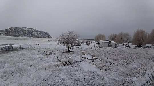 Yılın ilk karı Girdev Yaylası'na yağdı