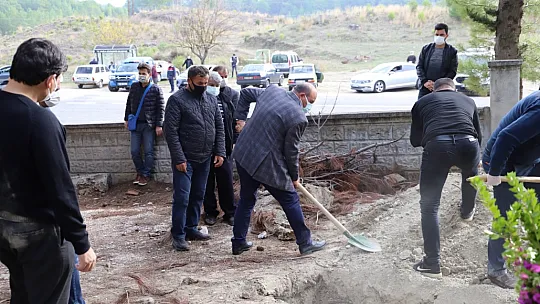 Eski Başkan Yusuf Yiğit son yolcuğuna uğurlandı