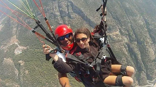 Yüzlerce kez uçtu ama kansere yenildi