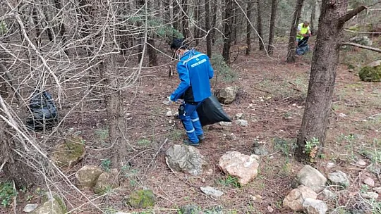 Kayaköy'de 3 ton çöp toplandı