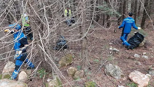 Kayaköy'de 3 ton çöp toplandı