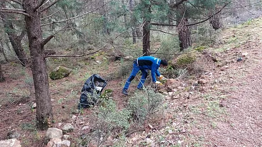 Kayaköy'de 3 ton çöp toplandı